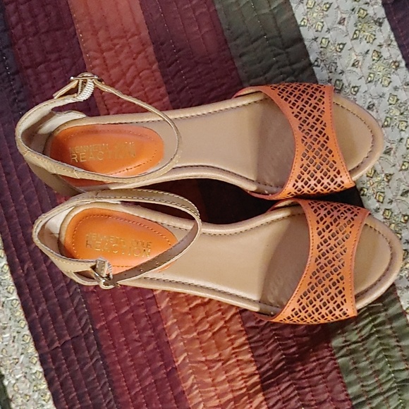 KENNETH COLE* Reaction Soleness strap wedge sandal size 8 tan/orange colour - Picture 3 of 12